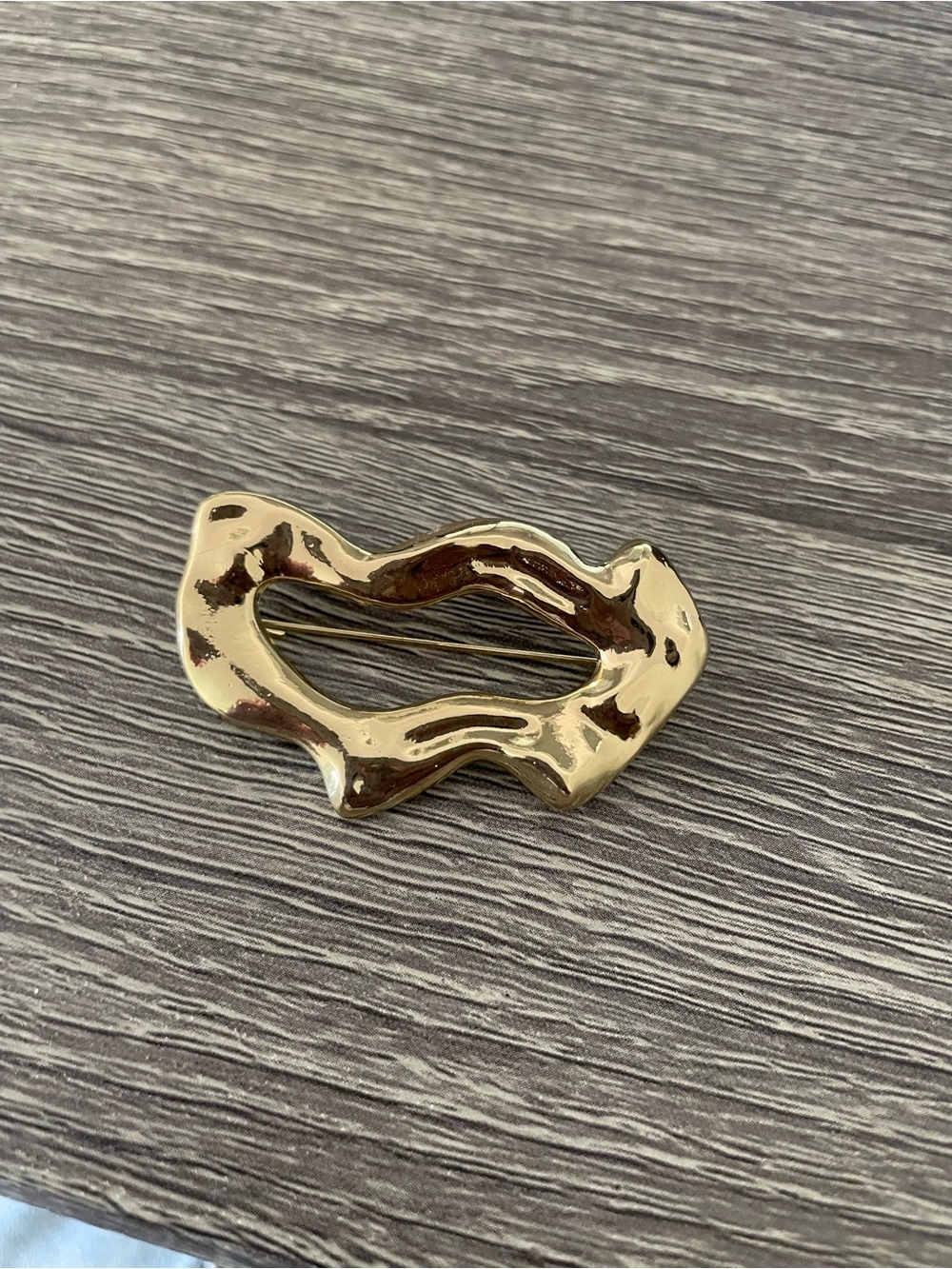 Gold Abstract Lip-Shaped broach - Women's Accessory